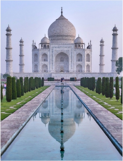 The Taj Mahal is reflected in the pond in India