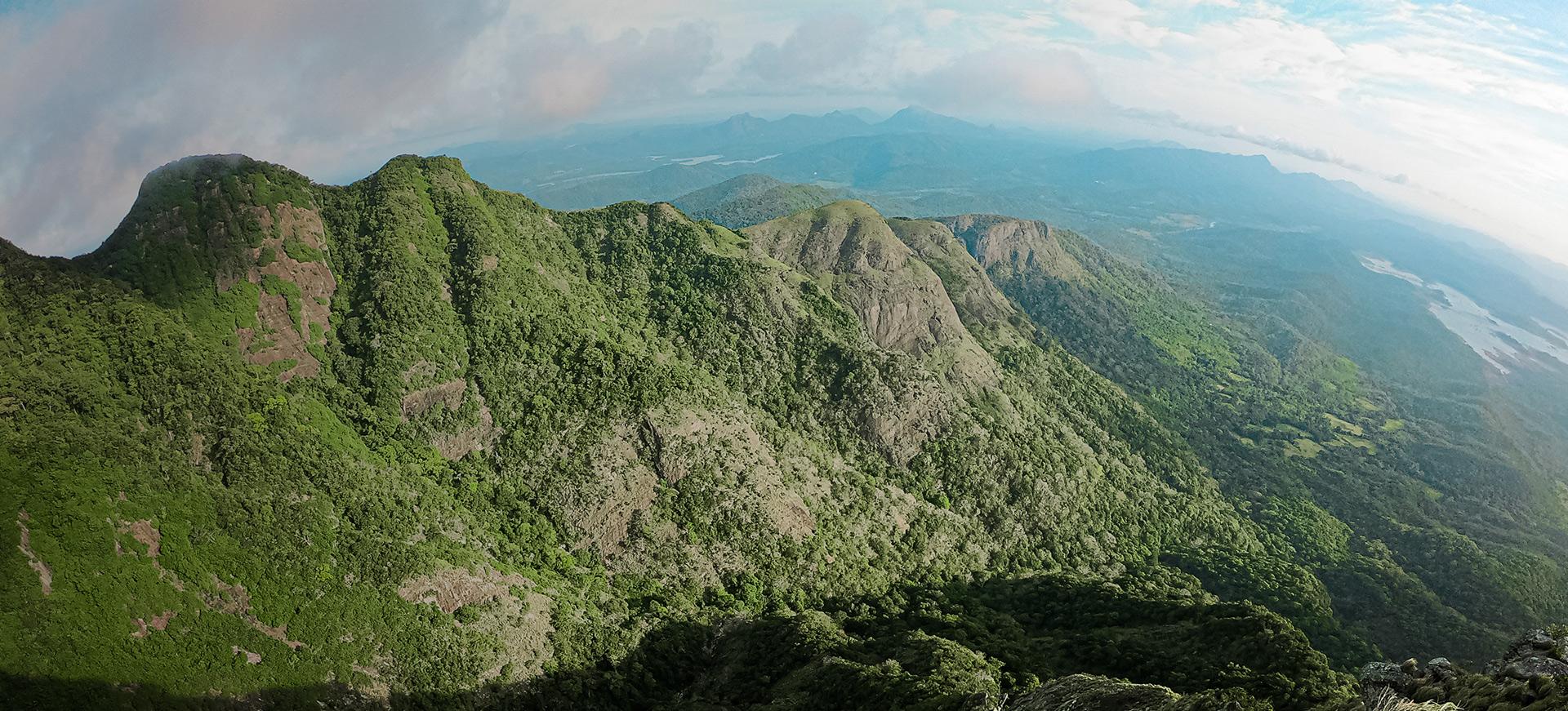 The cloudy nature with mountain view